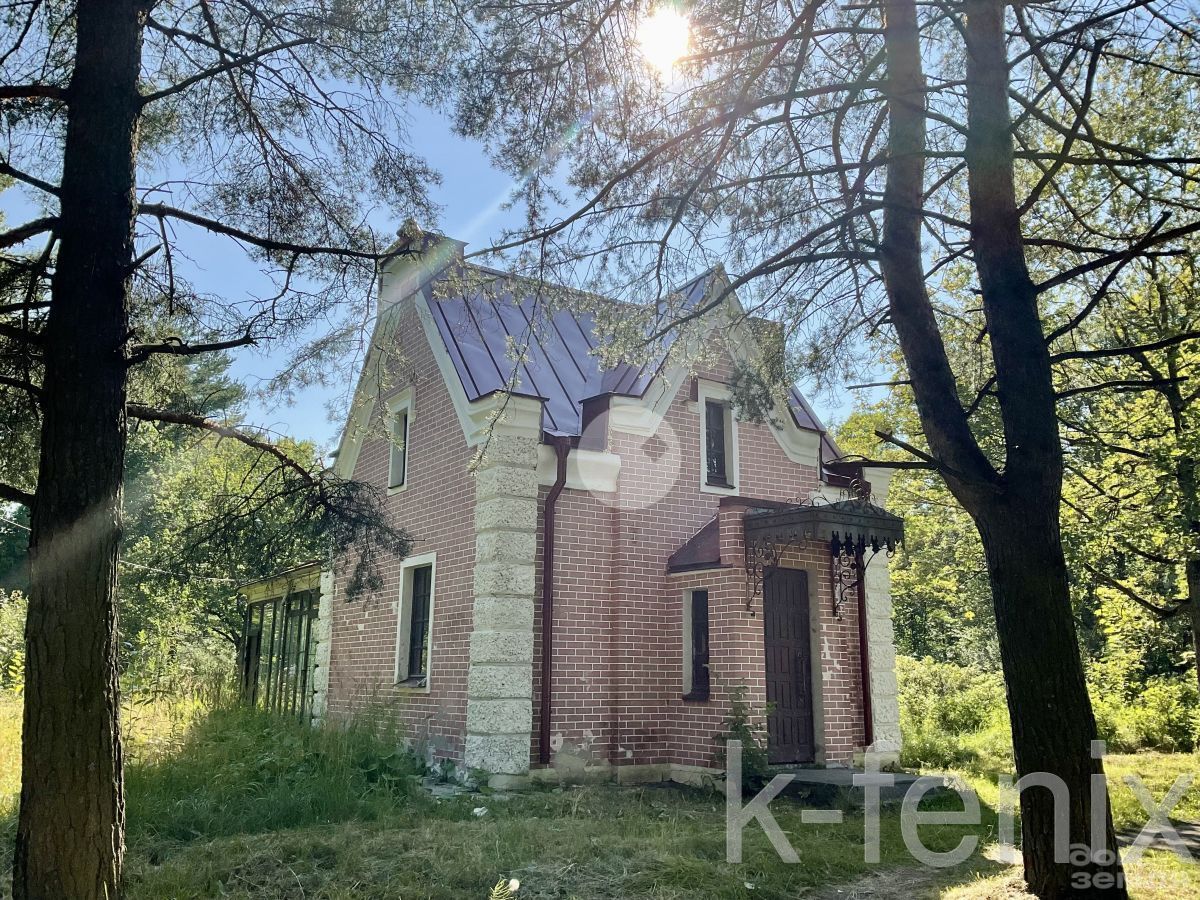 помещения свободного назначения 121 метров, участок 10 сот